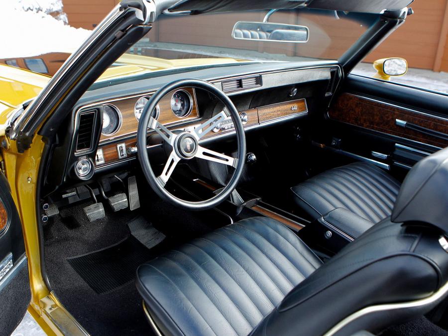 Интерьер Oldsmobile Cutlass Supreme 442 L75 Convertible 1972 года  (фото 8 из 18)